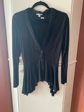 cha cha vente Black Top with Label Detail